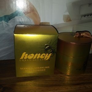 Urban Decay Honey body powder